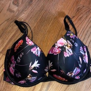 32DDD Victoria Secret Bra